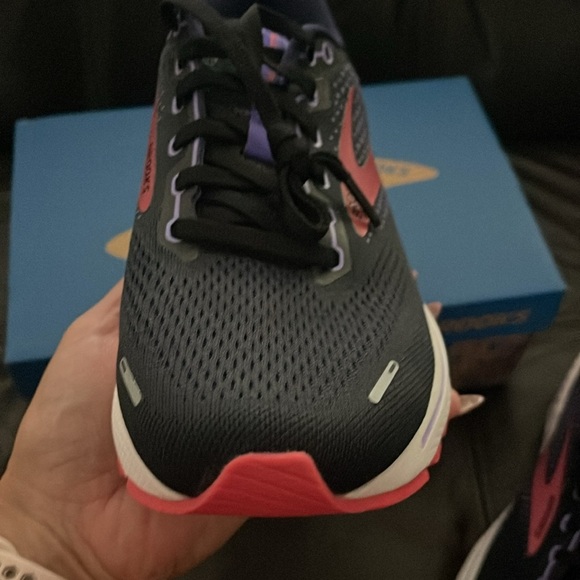 (NEW) Brooks Adrenaline GTS 22 Women’s Sneaker, Size: 10 - Picture 14 of 16